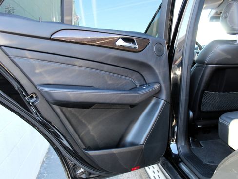 Used 2015 Mercedes-Benz ML 350 ML 350 Sport Utility 4D image 28