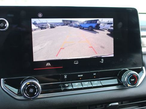 Used 2024 GMC Canyon Elevation image 24