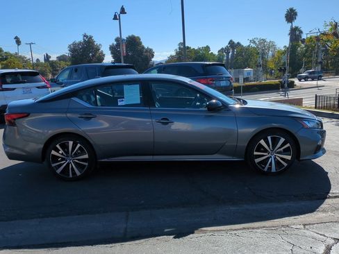 Certified 2022 Nissan Altima 2.5 SR image 5