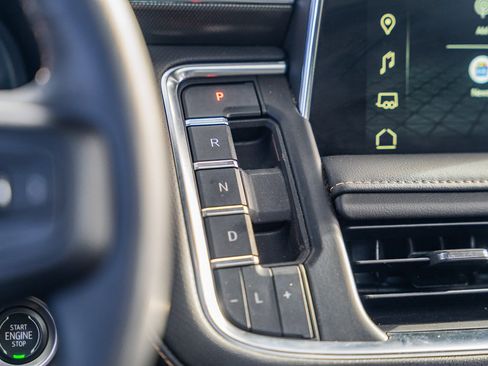 Used 2022 GMC Yukon XL AT4 image 28