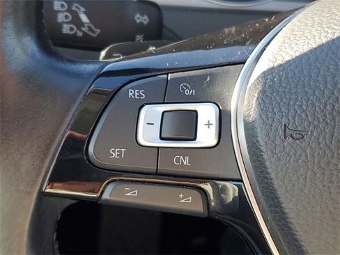 Used 2015 Volkswagen Golf S image 20