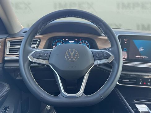 Used 2025 Volkswagen Atlas SE image 13