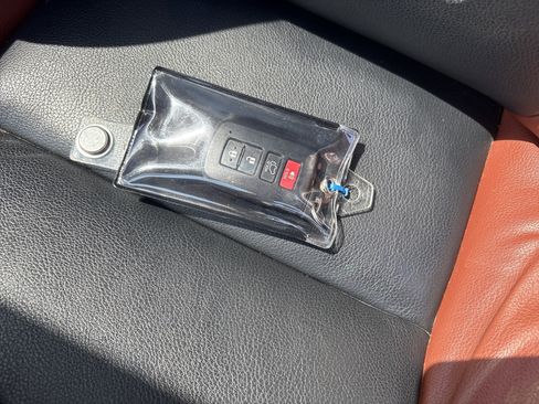 Used 2013 Toyota RAV4 Limited AWD/4WD image 36
