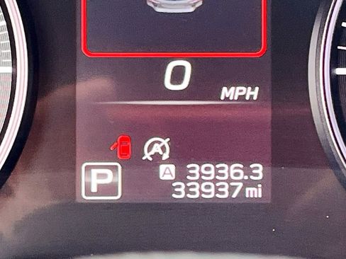 Used 2024 Subaru Outback Premium image 12