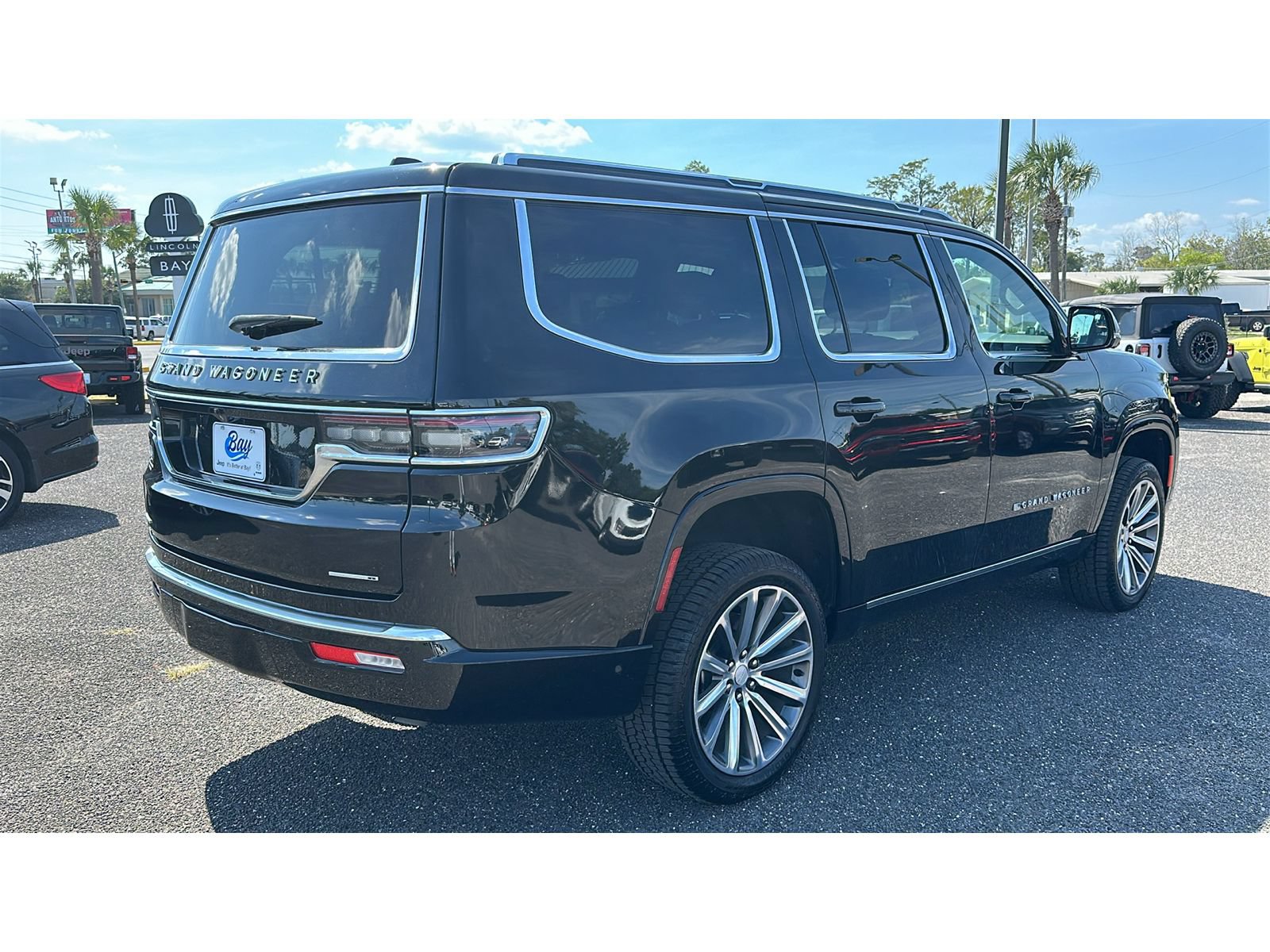 Used 2022 Jeep Grand Wagoneer Series I w/ Flexible Seating Group AWD/4WD image 6