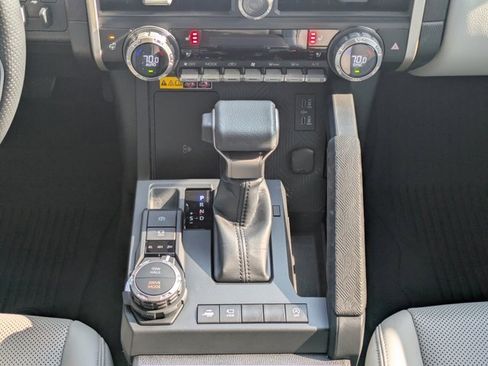 Used 2025 Toyota Tacoma Limited image 19