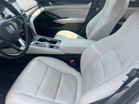 Used 2021 Honda Accord Touring image 10