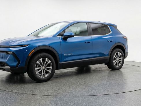 Used 2025 Chevrolet Equinox LT image 3