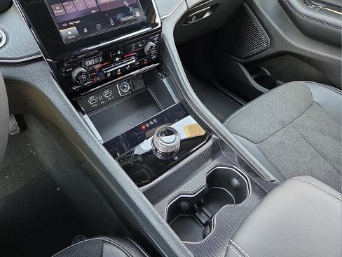 New 2025 Jeep Grand Cherokee Altitude image 25
