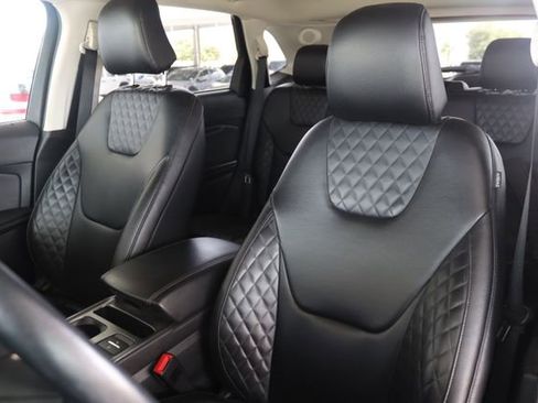 Used 2023 Ford Edge Titanium image 9