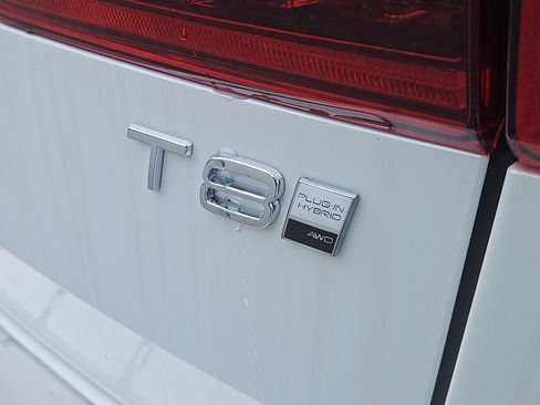 New 2026 Volvo XC60 T8 Ultra w/ Protection Package Premier image 4