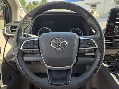 Used 2024 Toyota Sienna Limited AWD/4WD image 23