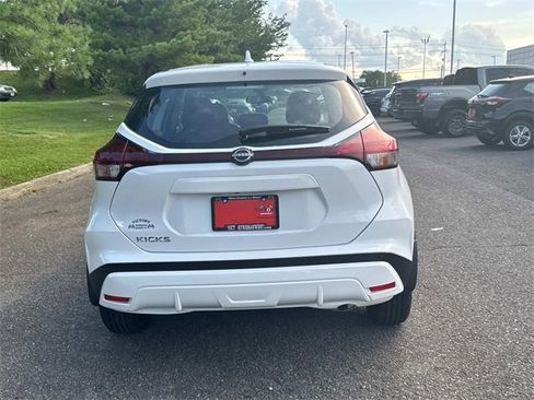New 2025 Nissan Kicks Play S image 13