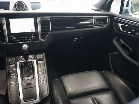 Used 2018 Porsche Macan image 12