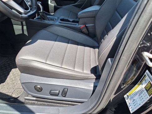 Used 2024 Volkswagen Jetta SE image 27