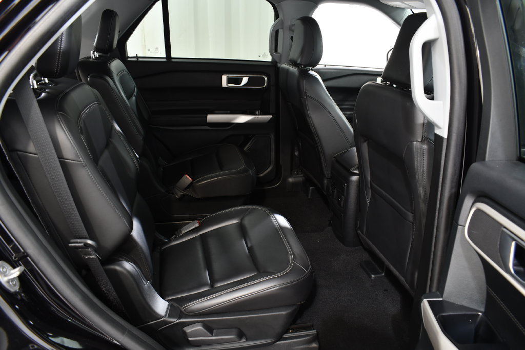 Used 2023 Ford Explorer XLT w/ Equipment Group 202A AWD/4WD image 19