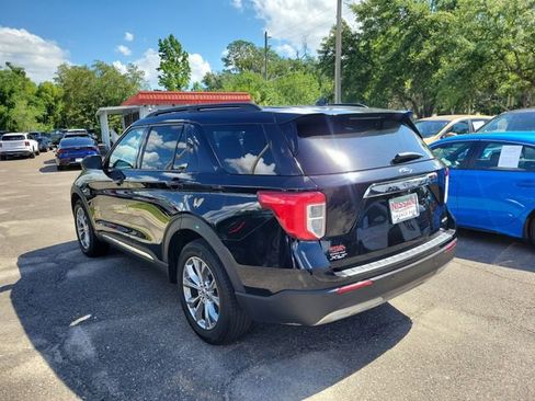 Used 2022 Ford Explorer XLT w/ Equipment Group 202A AWD/4WD image 3