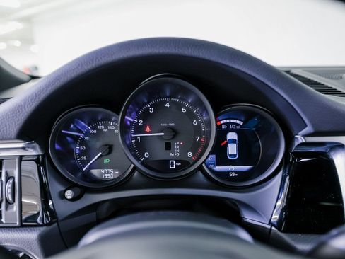 Certified 2025 Porsche Macan AWD/4WD image 15