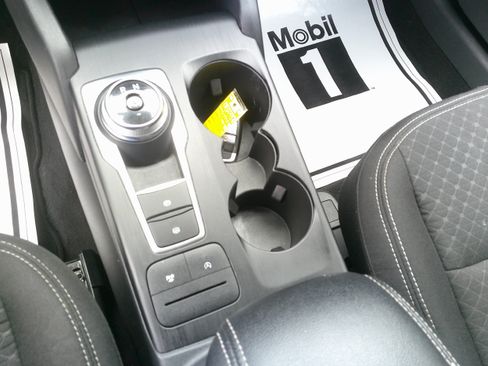 Used 2025 Ford Escape Active AWD/4WD image 29