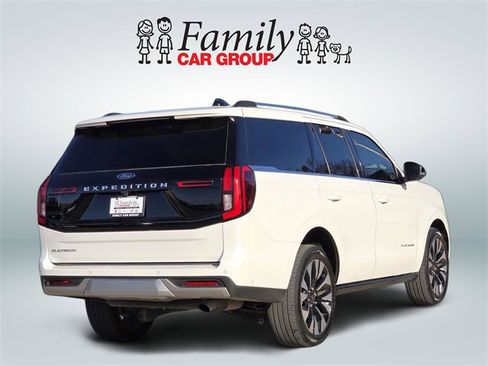 Used 2025 Ford Expedition Platinum w/ Driver's Package image 4