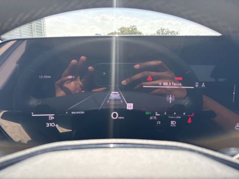 Used 2025 Audi Q5 Premium w/ Convenience Package image 22