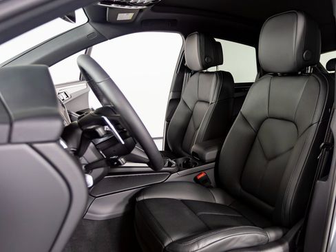 New 2026 Porsche Macan image 5