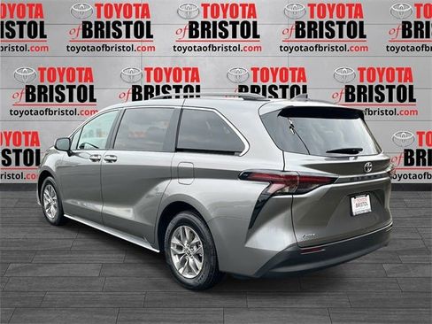 New 2026 Toyota Sienna LE image 7