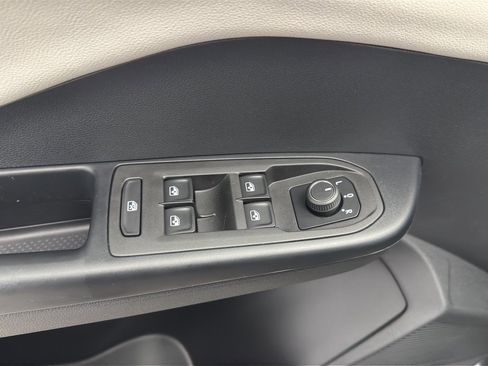 New 2026 Volkswagen Taos S image 10