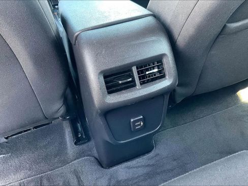 Used 2023 Chevrolet Equinox LS image 32