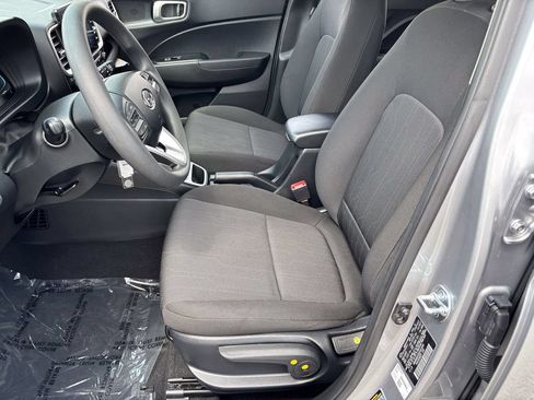 Used 2025 Hyundai Venue SE FWD image 15