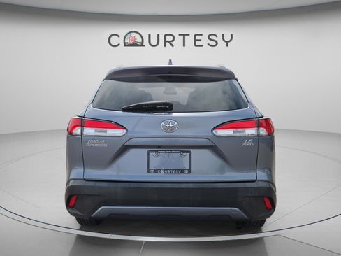 Used 2022 Toyota Corolla Cross LE AWD/4WD image 4
