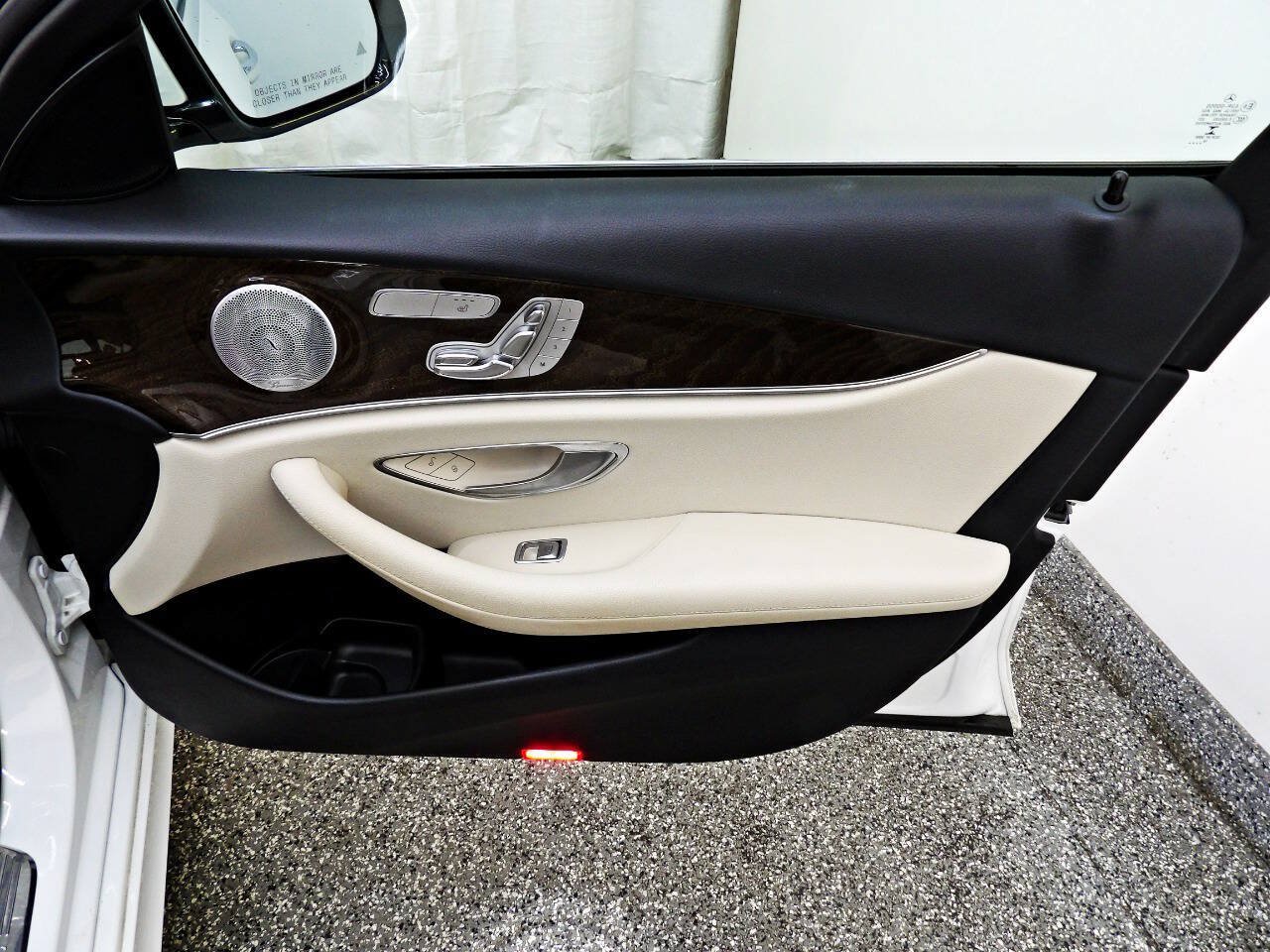 Used 2019 Mercedes-Benz E 300 4MATIC image 11