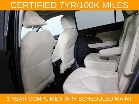 Used 2023 Toyota Highlander XLE AWD/4WD image 15
