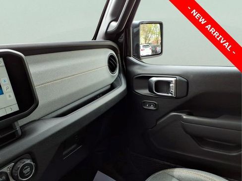 Used 2025 Jeep Gladiator Sport AWD/4WD image 21
