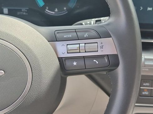 Used 2025 Hyundai Kona SEL FWD image 21