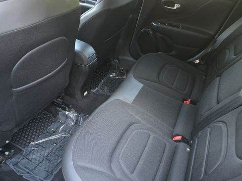 Used 2017 Jeep Renegade Altitude AWD/4WD image 4