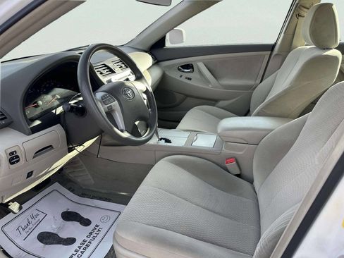 Used 2011 Toyota Camry LE image 9