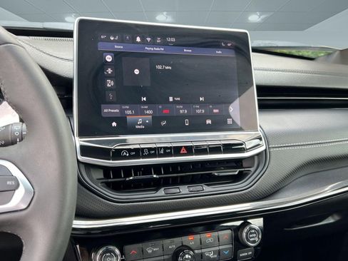 Used 2024 Jeep Compass Latitude w/ Convenience Group image 22