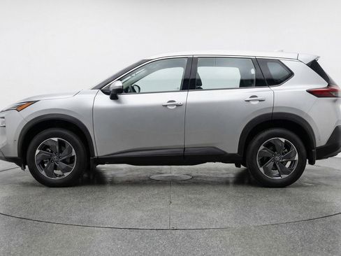 Used 2025 Nissan Rogue SV image 5