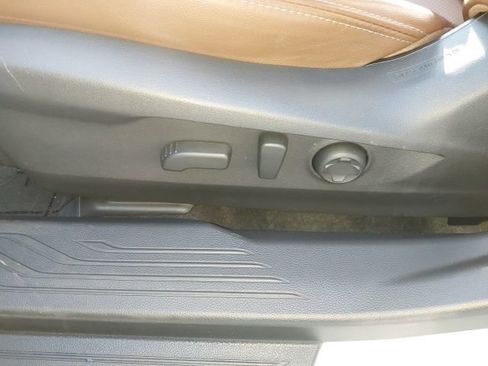 Used 2023 Subaru Outback Touring XT AWD/4WD image 9
