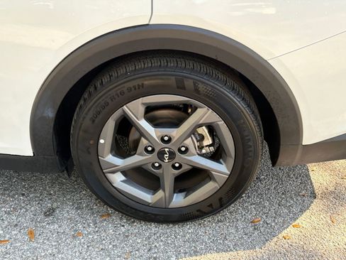 Used 2025 Kia K4 LXS image 23