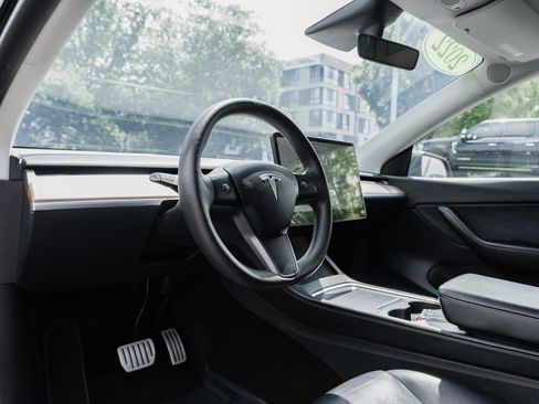 Used 2022 Tesla Model Y Performance AWD/4WD image 17