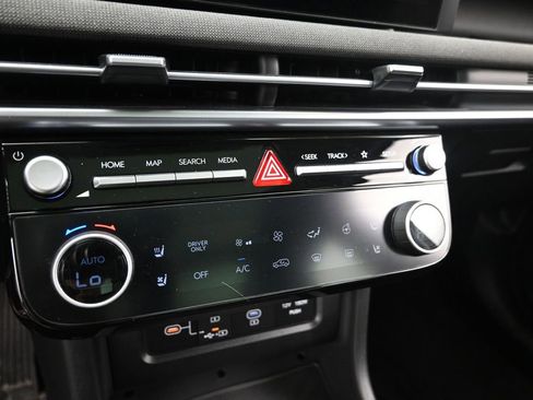 Used 2025 Hyundai Tucson Limited AWD/4WD image 17