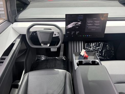 Used 2024 Tesla Cybertruck AWD Crew Cab image 24