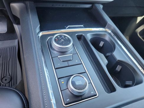 Used 2024 Ford Expedition XLT image 21