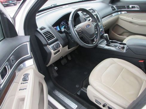 Used 2018 Ford Explorer Limited w/ Class II Trailer Tow Package image 15