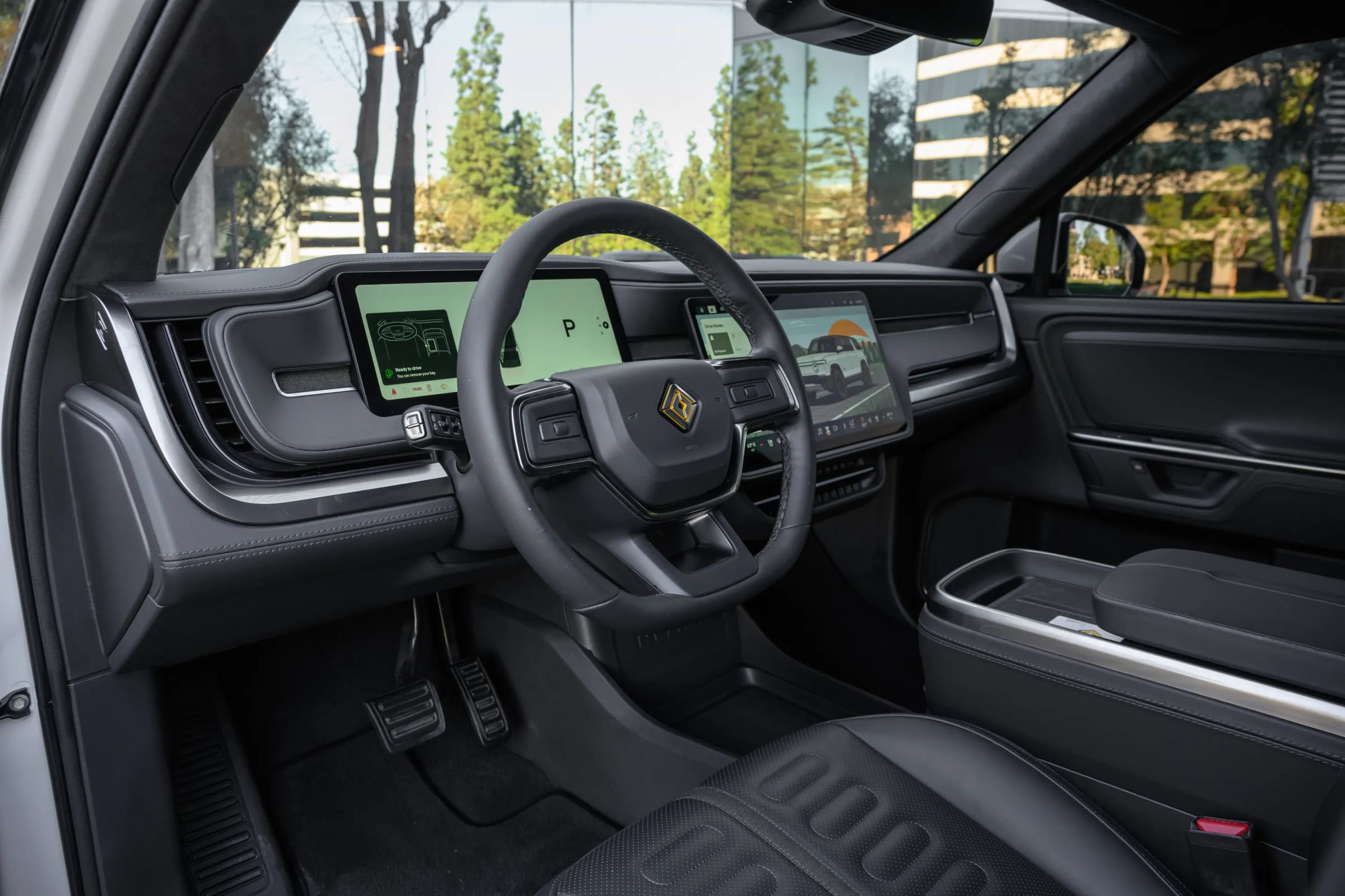 Used 2025 Rivian R1S Adventure Dual AWD/4WD image 11