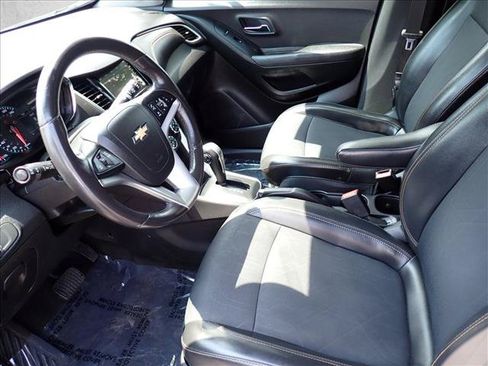 Used 2018 Chevrolet Trax LT w/ LT Convenience Package FWD image 10