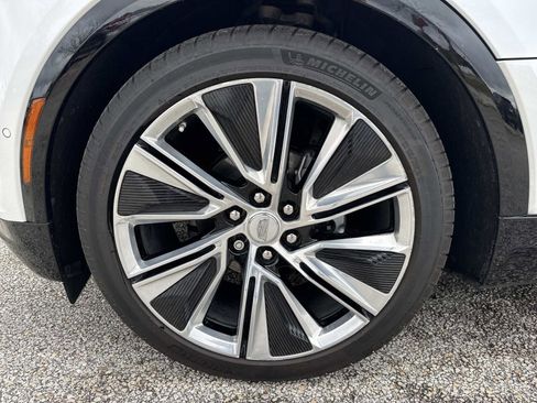 New 2025 Cadillac Lyriq Luxury image 10