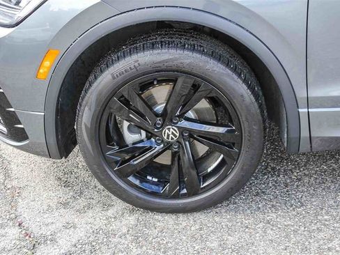 Used 2024 Volkswagen Tiguan SE R-Line image 9